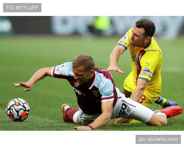 全场比赛结束:布莱顿2-2西汉姆联,莫耶斯球队两度领先两度被追平。 全场比赛结束:布莱顿2-2西汉姆联,莫耶斯球队两度领先两度被追平。