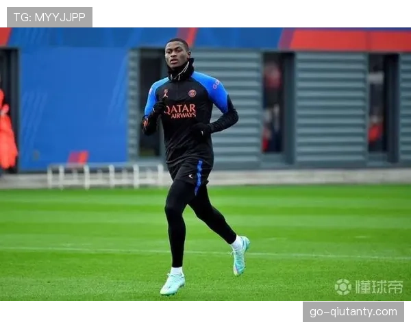 官方伤病报告：巴黎圣日耳曼后卫努诺-门德斯恢复合练，周末可待命